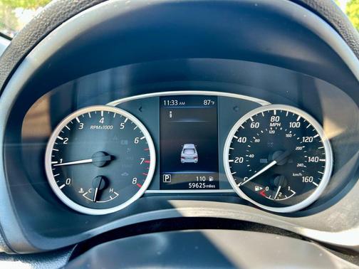 White 2019 Nissan Sentra SR