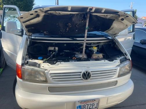 White 2002 Volkswagen Eurovan MV