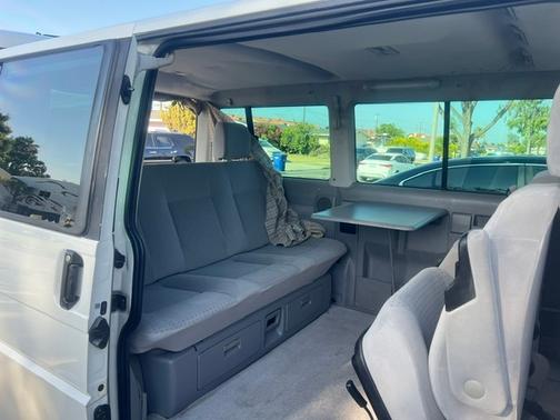White 2002 Volkswagen Eurovan MV