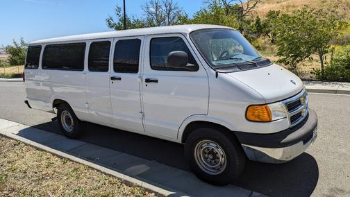White 2000 Dodge Ram Wagon 3500 Maxi Wagon