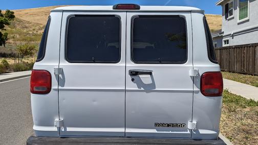 White 2000 Dodge Ram Wagon 3500 Maxi Wagon