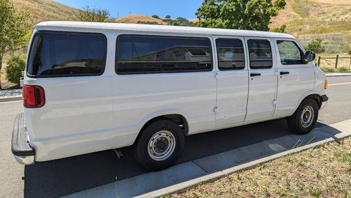 White 2000 Dodge Ram Wagon 3500 Maxi Wagon