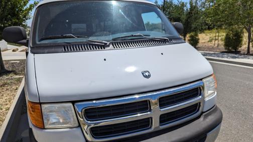 White 2000 Dodge Ram Wagon 3500 Maxi Wagon