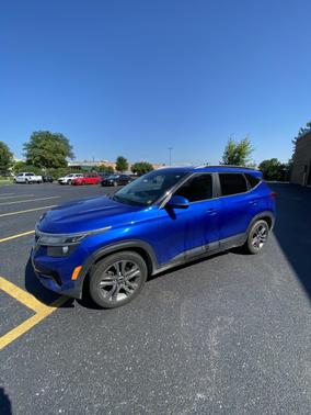 Blue 2022 Kia Seltos S