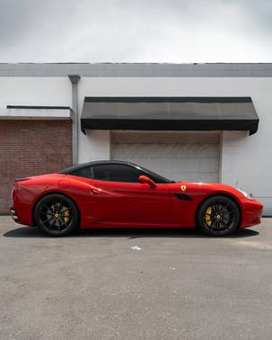 Red 2013 Ferrari California Base