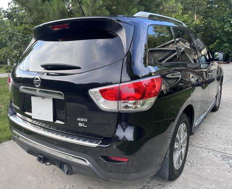 Black 2015 Nissan Pathfinder SL