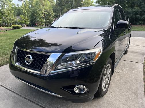 Black 2015 Nissan Pathfinder SL