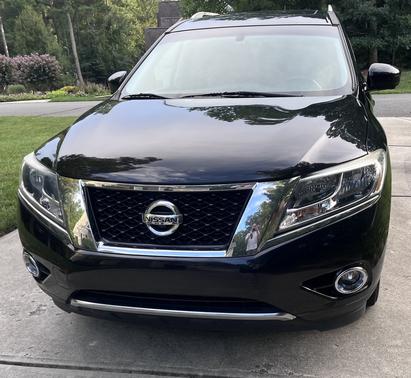 Black 2015 Nissan Pathfinder SL
