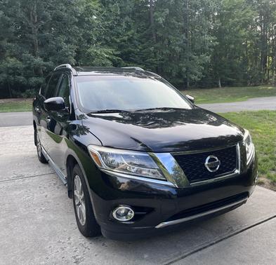 Black 2015 Nissan Pathfinder SL