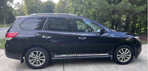 Black 2015 Nissan Pathfinder SL