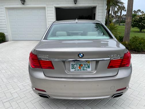 Beige 2009 BMW 750 Li