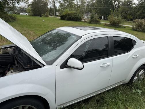 White 2012 Dodge Avenger SXT