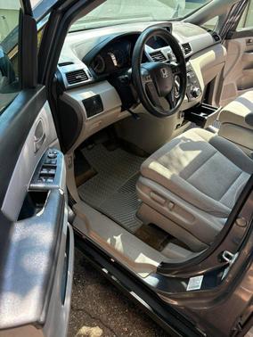 Gray 2013 Honda Odyssey LX