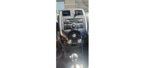 Photo 3 of 11 of 2014 Nissan Versa 1.6 SV