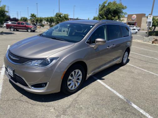 2018 Chrysler Pacifica Touring-L