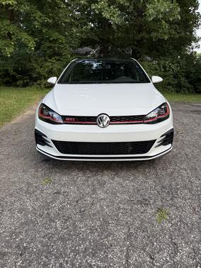 White 2019 Volkswagen Golf GTI 2.0T SE 4-Door