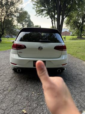White 2019 Volkswagen Golf GTI 2.0T SE 4-Door