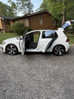 White 2019 Volkswagen Golf GTI 2.0T SE 4-Door