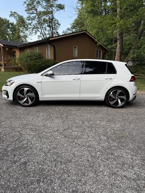 White 2019 Volkswagen Golf GTI 2.0T SE 4-Door