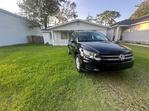 Black 2016 Volkswagen Tiguan SE