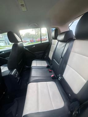 Black 2016 Volkswagen Tiguan SE