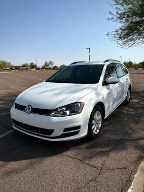 White 2016 Volkswagen Golf SportWagen TSI S 4-Door