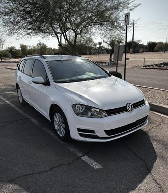 White 2016 Volkswagen Golf SportWagen TSI S 4-Door