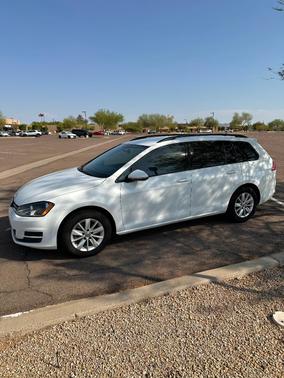 White 2016 Volkswagen Golf SportWagen TSI S 4-Door