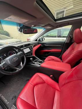White 2018 Toyota Camry XSE