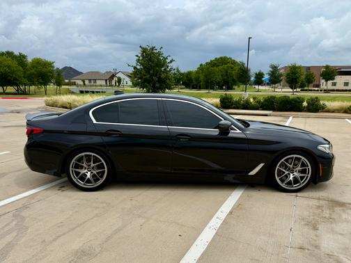 Black 2021 BMW 540 i