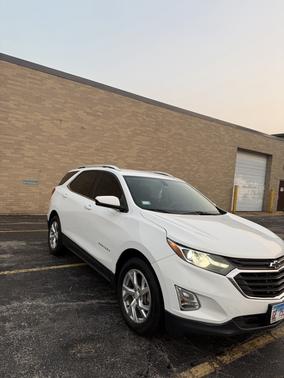 White 2019 Chevrolet Equinox 2LT