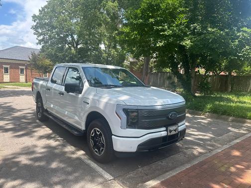 2023 Ford F-150 Lightning LARIAT