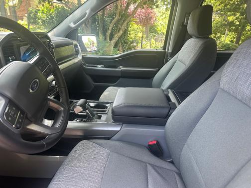 2023 Ford F-150 Lightning LARIAT