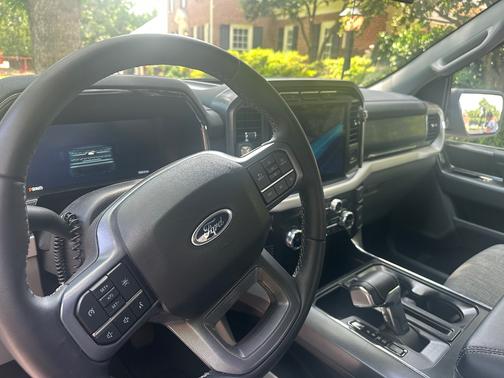 2023 Ford F-150 Lightning LARIAT