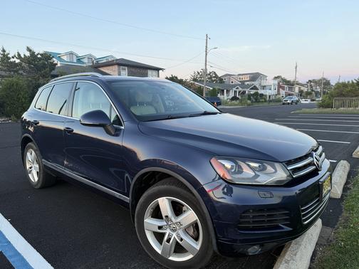 Blue 2014 Volkswagen Touareg TDI Sport