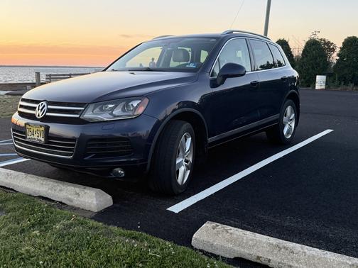 Blue 2014 Volkswagen Touareg TDI Sport
