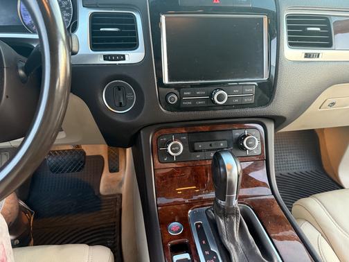 Blue 2014 Volkswagen Touareg TDI Sport