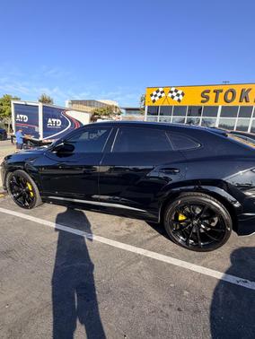 Black 2021 Lamborghini Urus Base