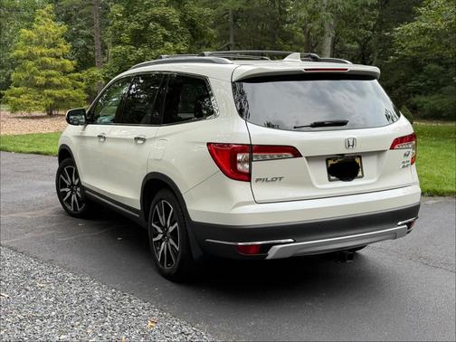 White 2019 Honda Pilot Elite