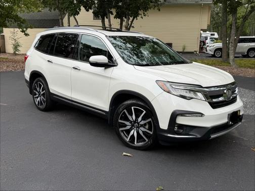 White 2019 Honda Pilot Elite