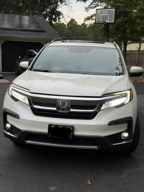 White 2019 Honda Pilot Elite