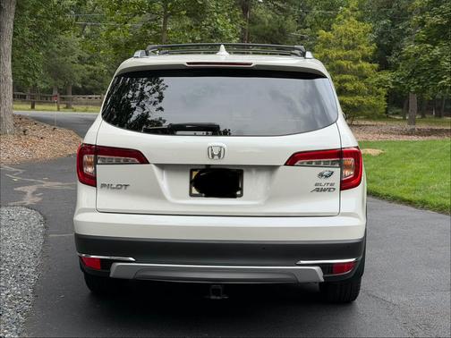 White 2019 Honda Pilot Elite
