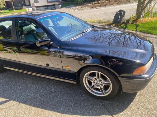 Black 2000 BMW 540 i