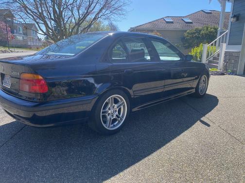 Black 2000 BMW 540 i