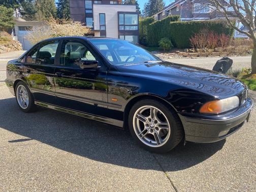 Black 2000 BMW 540 i