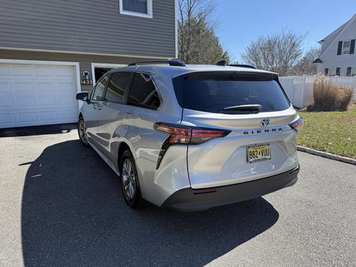 2021 Toyota Sienna LE 8 Passenger