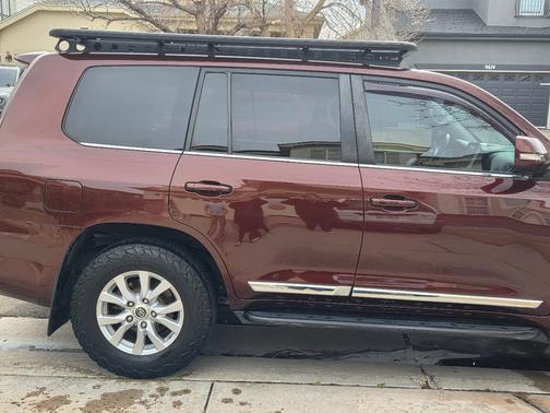 2016 Toyota Land Cruiser Base