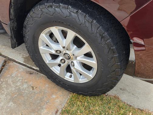 2016 Toyota Land Cruiser Base