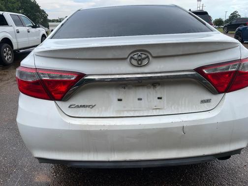 White 2015 Toyota Camry SE