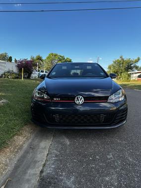 2017 Volkswagen Golf GTI SE 4-Door